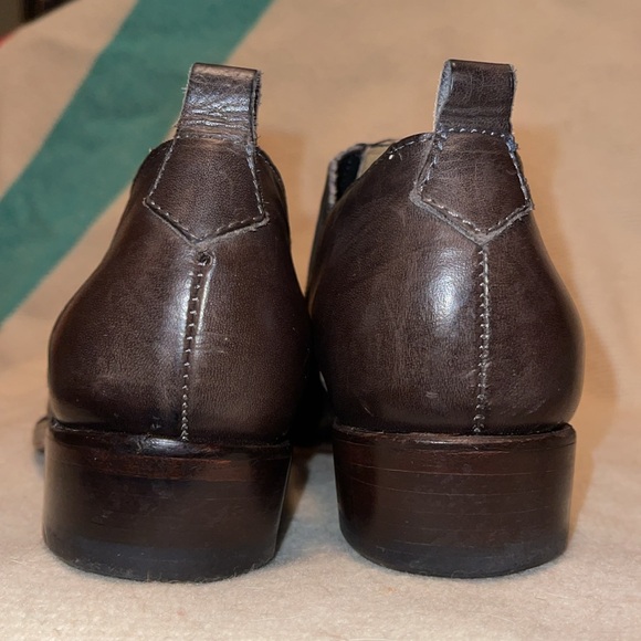 Frye Women’s size 7 cowboy Boots. Heeled. Ankle height Elastic sides. Br leather - Picture 9 of 11